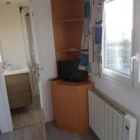 Chalet Logt Vue Mer Avec Trampoline Et Poney Le Long Du Gr *