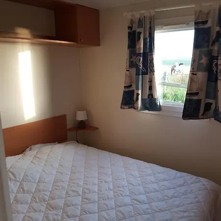 Chalet Logt Vue Mer Avec Trampoline Et Poney Le Long Du Gr