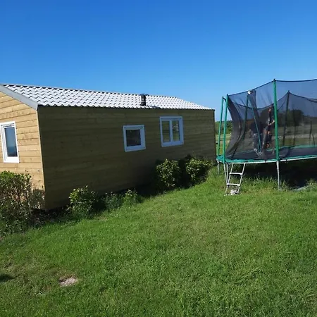 Logt Vue Mer Avec Trampoline Et Poney Le Long Du Gr
